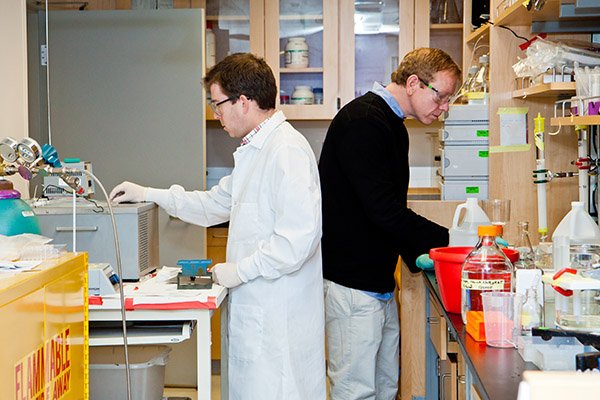 2 men working in lab